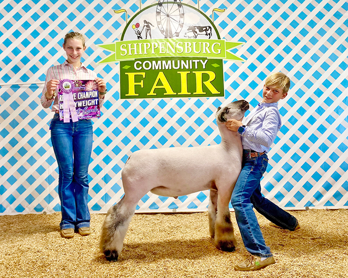 Reserve Champion Heavyweight Shippensburg Community Fair (PA) Reserve Champion Heavyweight<br />
Shippensburg Community Fair (PA)